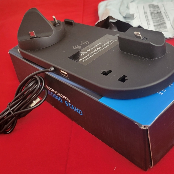 Multi-Functional Wireless Charging Dock - Picture 4 of 8